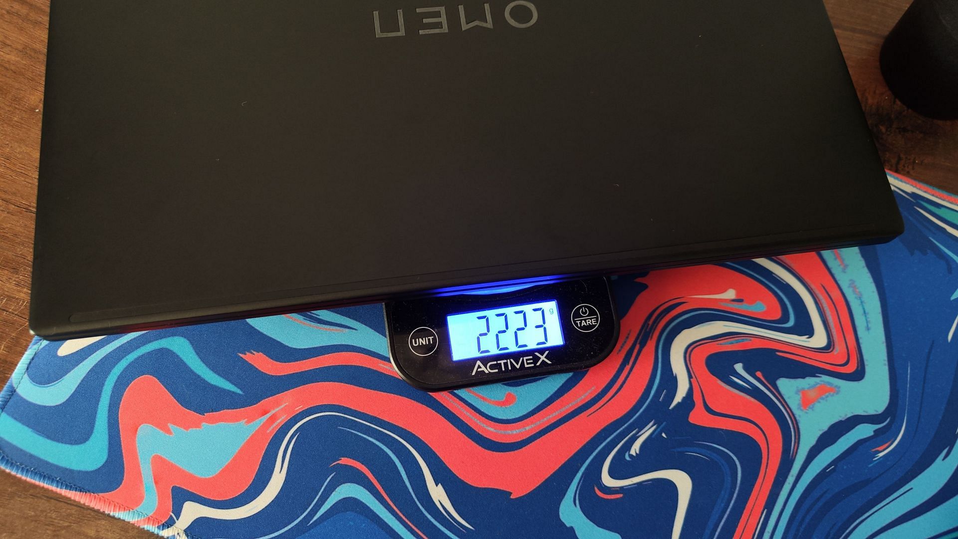 The weight of the HP Omen Transcend 16 laptop (Image via Sportskeeda)